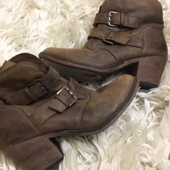 Brown heeled booties - Picture 6 of 6